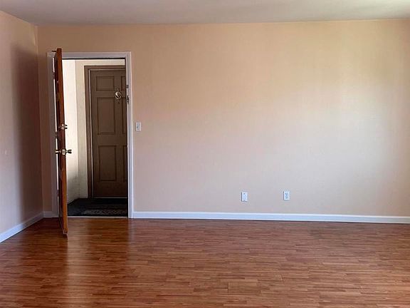 4th image of 285 Moss St Unit 75