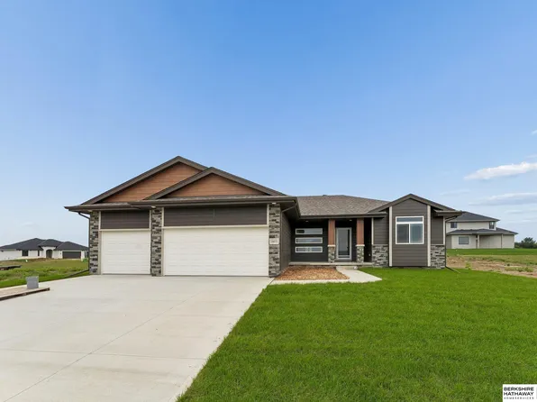 16615 Benjamin St, Omaha, NE 68007