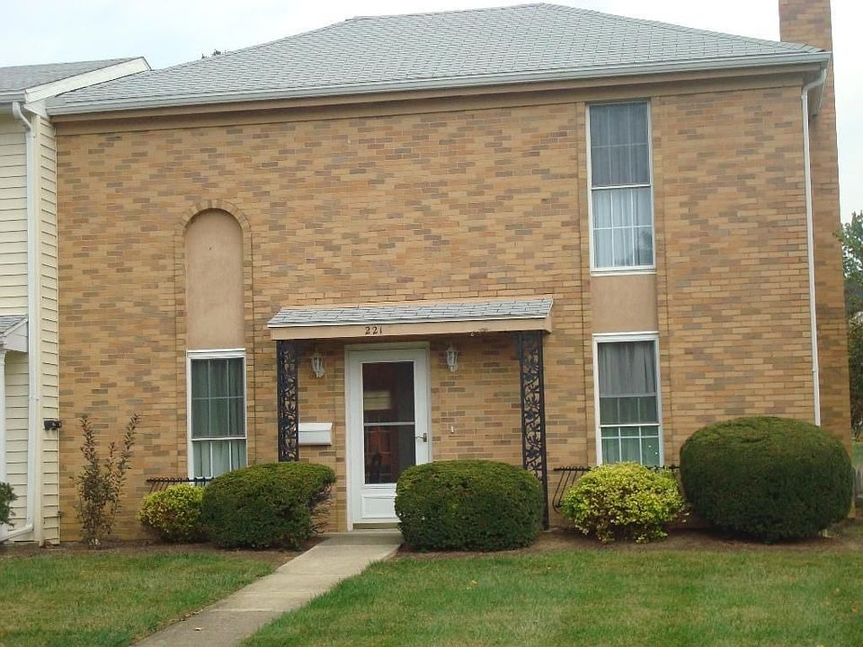 1st image of 221 Leyland Park Dr