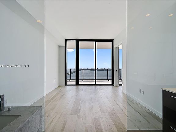 2nd image of 480 NE 31st St Unit 4905
