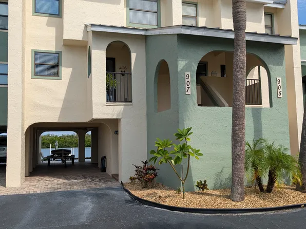 907 Bahia Del Sol Dr, Ruskin, FL 33570
