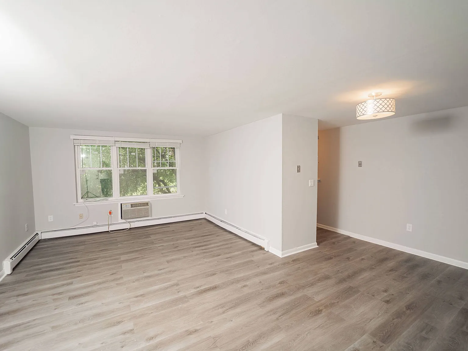 Enclave West Hartford / Parc West — Photo 2