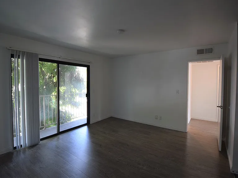 15128-44 Burbank Blvd — Photo 20