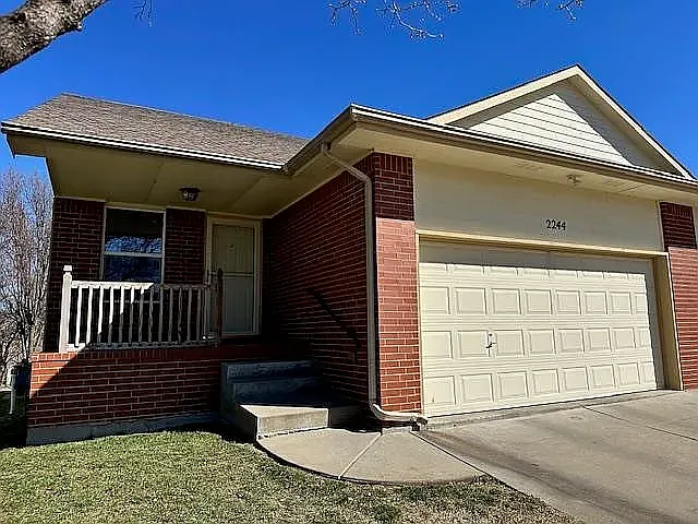 2244 N Shefford Cir — Photo 2