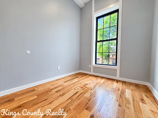 Bedroom, photo 1