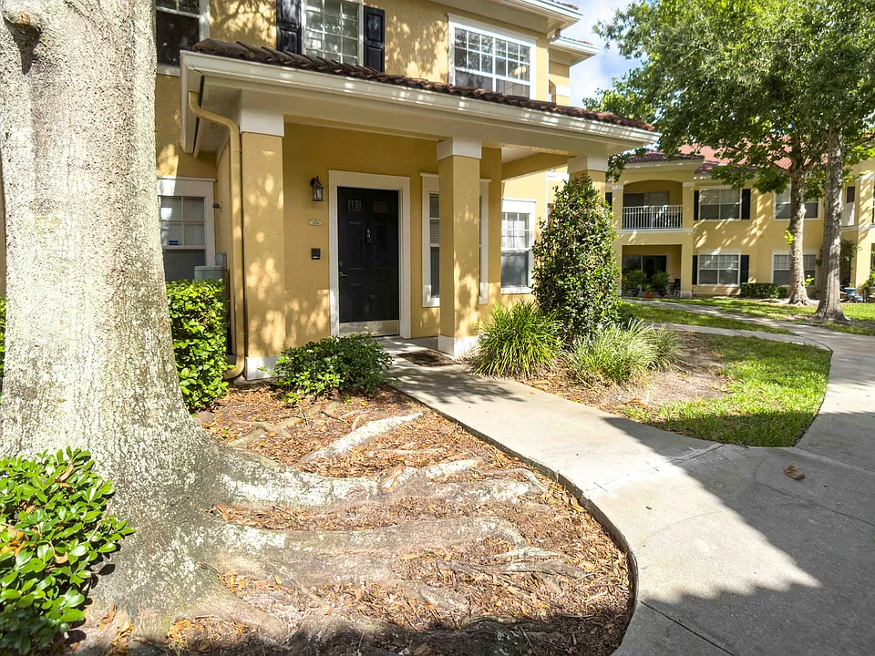 2226 Arbor Lakes Cir #2226