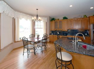 9964 Wellington Ln, Woodbury, MN 55125