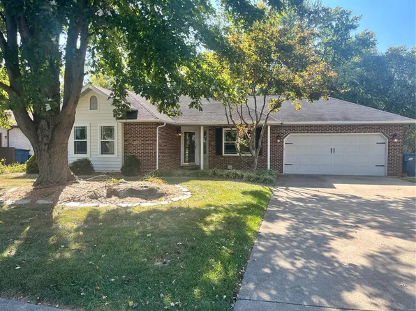 11 Dunlap Cove Dr, Edwardsville, IL 62025