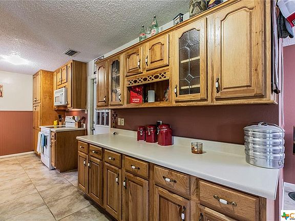 5th image of 103 Oakwood St