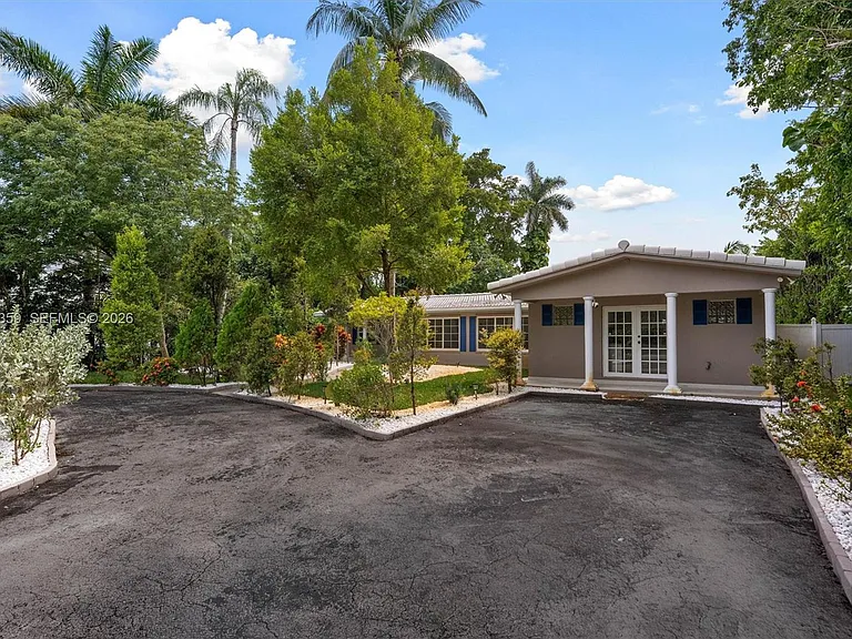 11770 Griffing Blvd — Photo 39