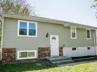 1508 NW Amesbury Rd, Blue Springs, MO 64015