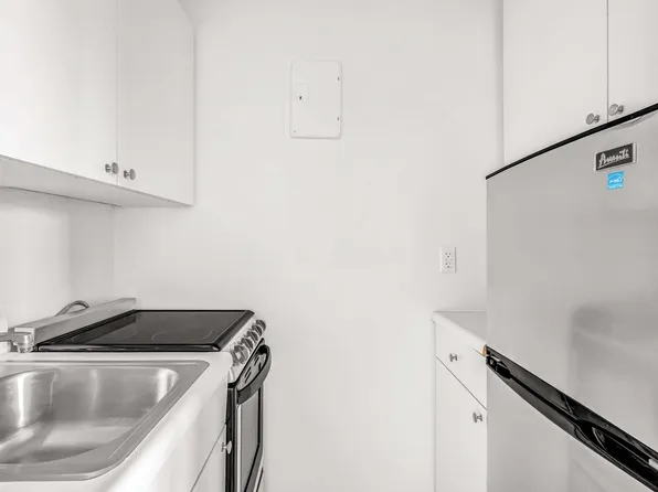 208 West 23rd Street image 3 of 17