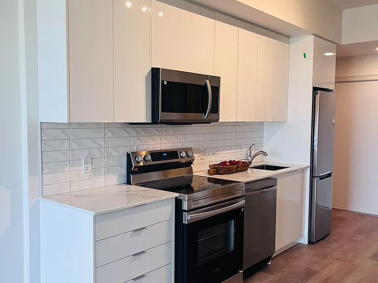 33 Erie Ave #402 — Photo 9