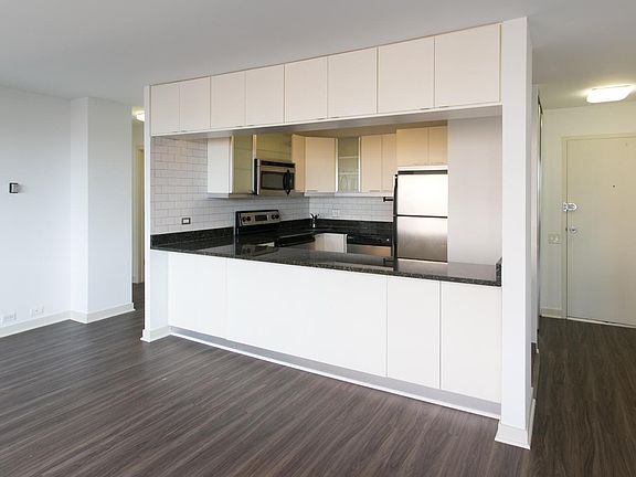 2nd image of 1606 E 50th Pl APT 2-007B
