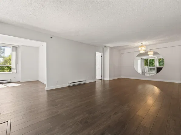 555 Austin Ave #204, Coquitlam, BC V3K 6R8