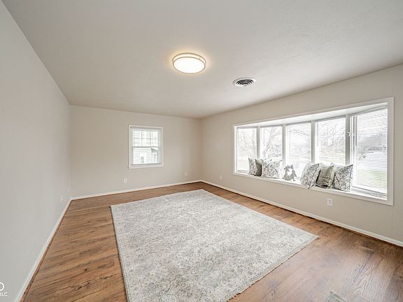 5th image of 807 Bittersweet Ln