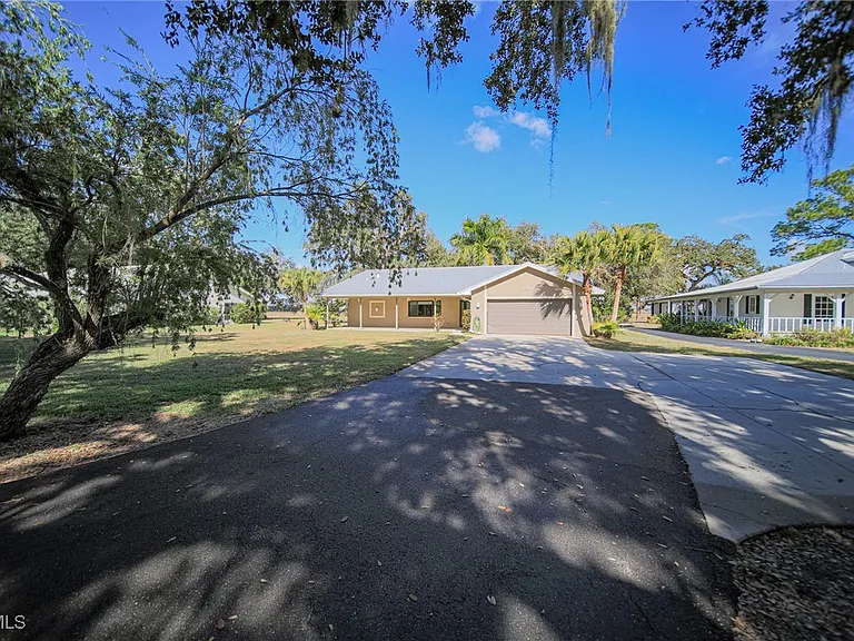 1250 Riverbend Dr — Photo 6