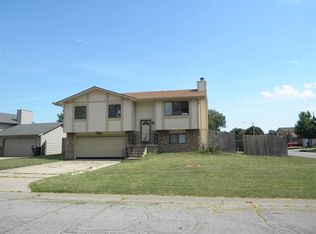 5552 S Mosley Ct, Wichita, KS 67216