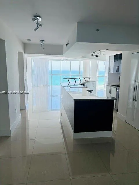3 bed, 1700 sqft, $8,500 — Photo 1