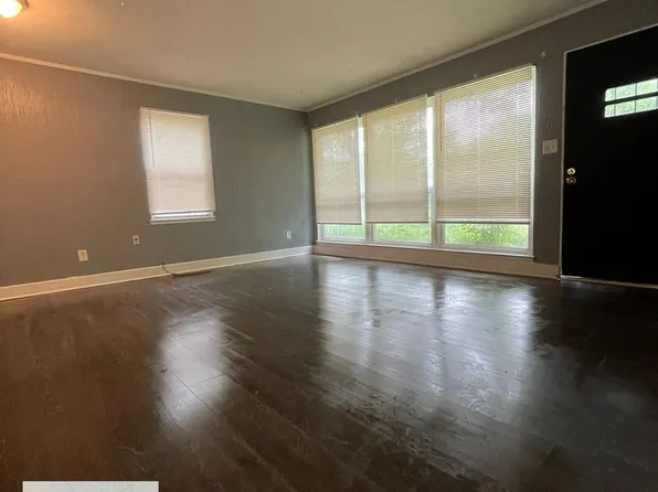 10400 Saratoga St, Oak Park, MI 48237
