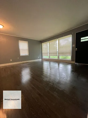 10400 Saratoga St Photo 1
