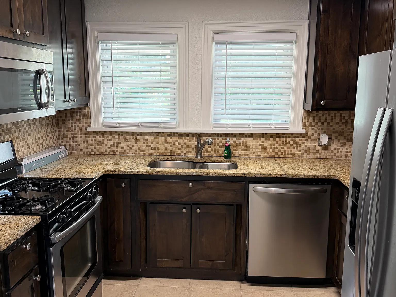 2 bed, 1000 sqft, $1,300 — Photo 4
