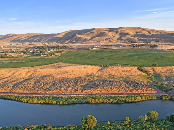 7 Old Inland Empire Hwy, Benton City, WA 99320