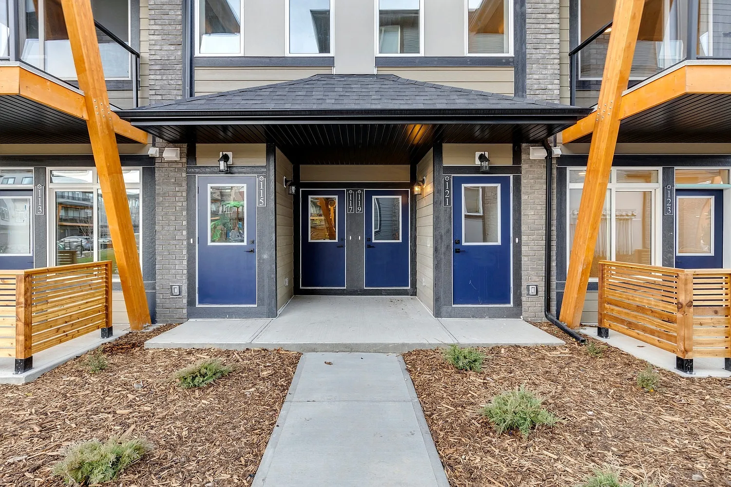 3 bed, 2.5 bath, 1317 sqft, $2,270 — Photo 2