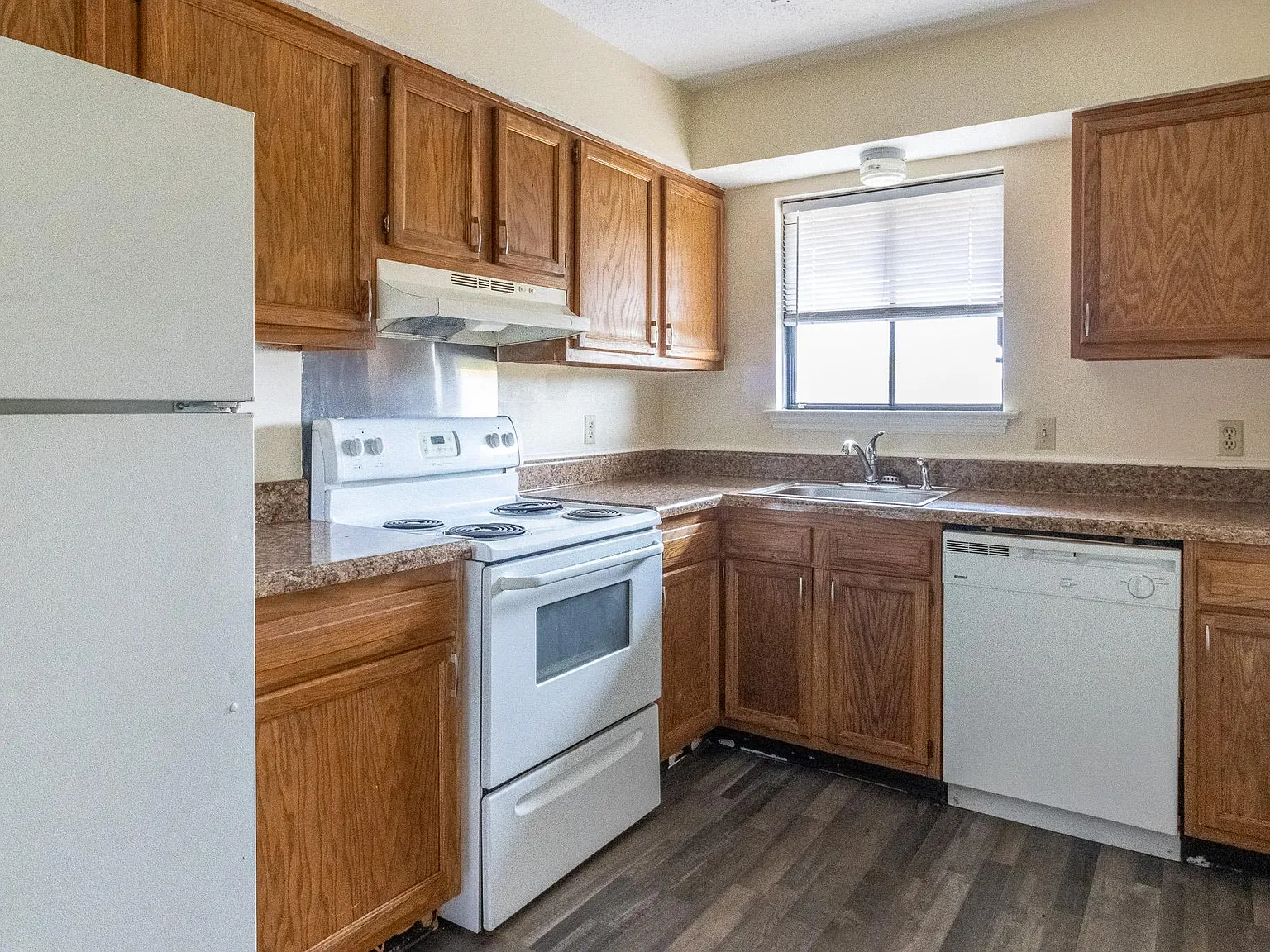 2 bed, 1000 sqft, $975 — Photo 4