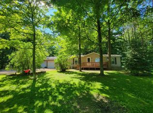 6439 Yarwood Rd, Gillett, WI 54124