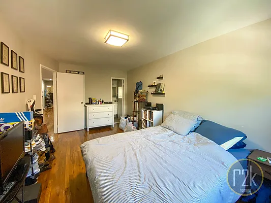 Rented by Realty 2000 Corp | media 38