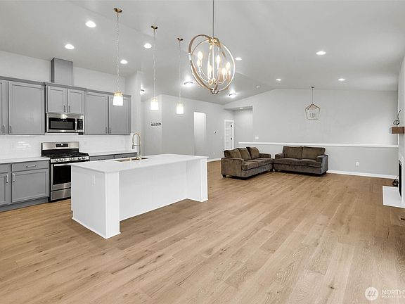 4th image of 1095 Saint Moritz Court