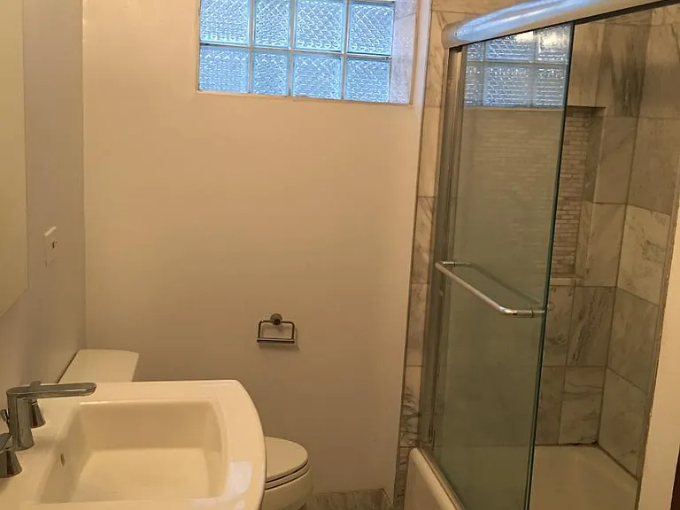5211 W Byron St #1 — Photo 23