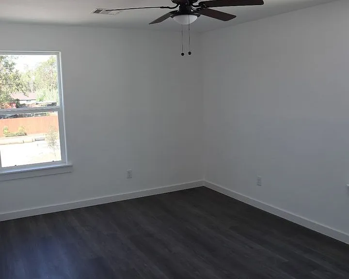 4326 Plaag St #B — Photo 11