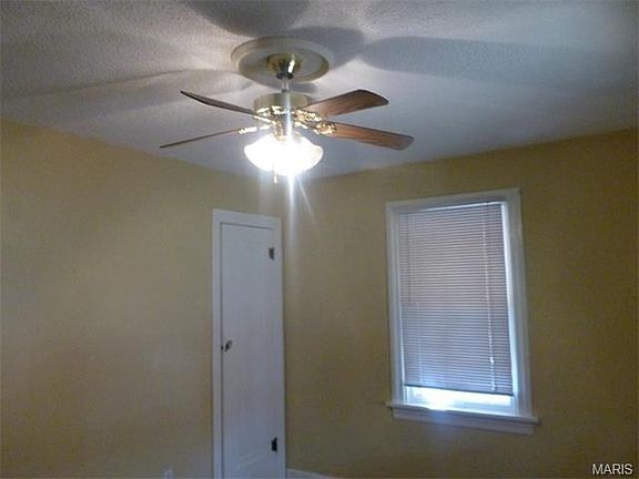 5th image of 9443 Roslan Pl
