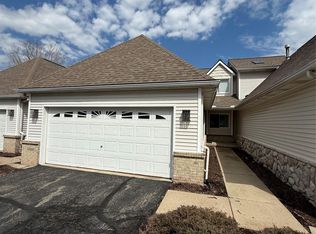 61016 Evergreen Ct, South Lyon, MI