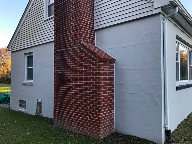 410 Sanford Rd — Photo 3