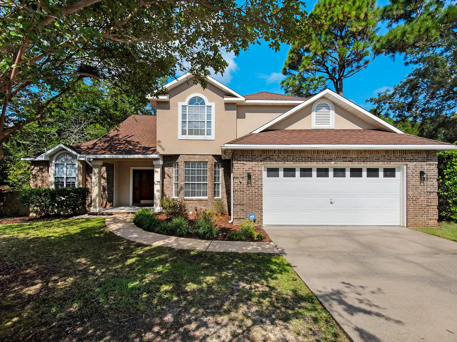 4 bed, 2573 sqft, $3,500 — Photo 1