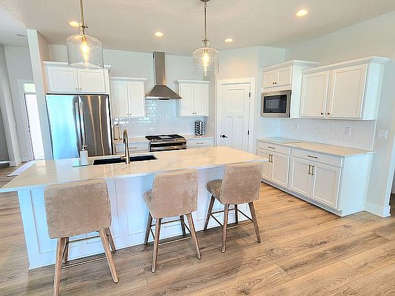 3rd image of 895 Harrington Way