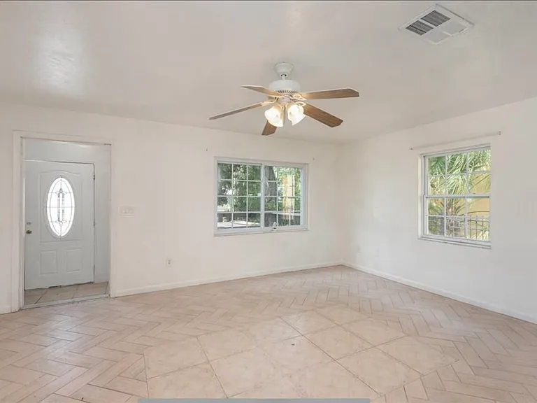 2529 Belmont Ave — Photo 2