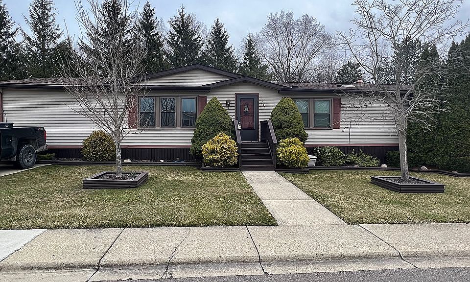1st image of 70 Churchill Dr