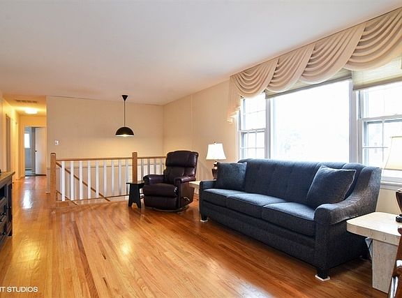 3rd image of 732 N Whitcomb Dr