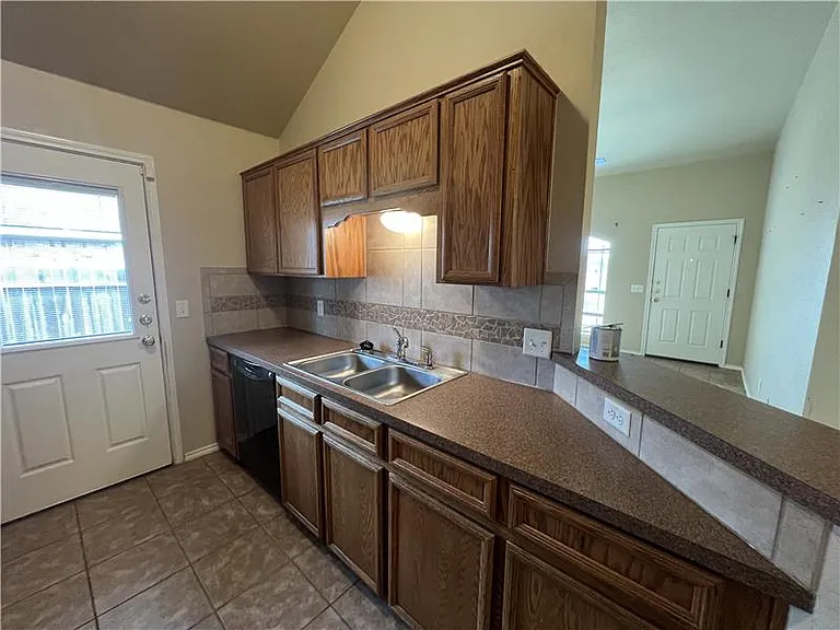 4205 Cambridge Dr #B — Photo 8