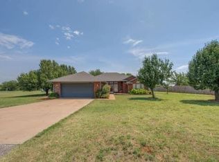 1812 Rolling Ct NW, Piedmont, OK 73078