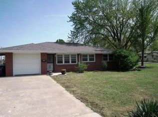 302 S 9th St, Osage City, KS 66523