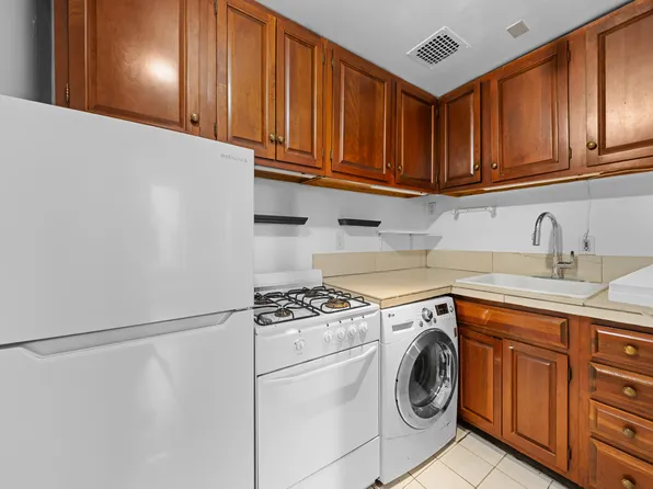 207 West 21st Street image 7 of 9