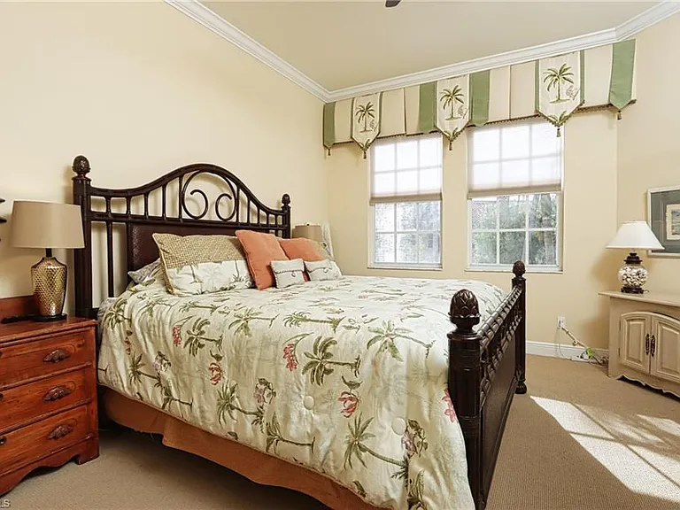 400 L Ambiance Cir #206 — Photo 11