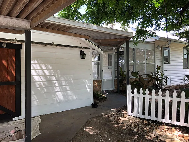 1501 Hanover St — Photo 4
