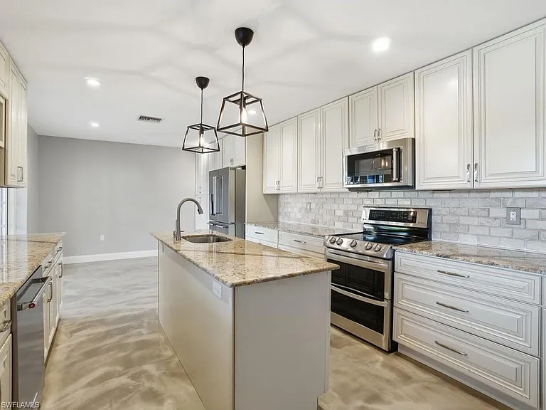 4920 Shady River Ln — Photo 12