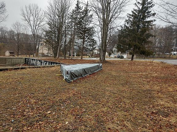5th image of 2 Stillwater Ln
